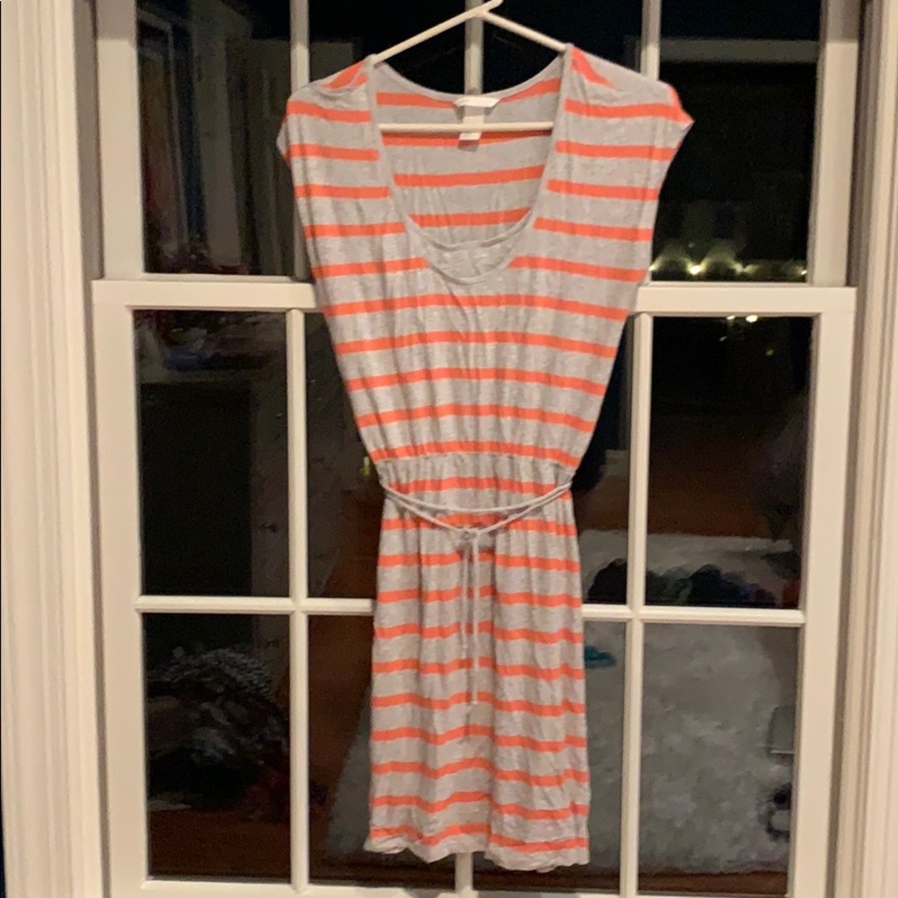 Cute and comfy H&M maternity dress
